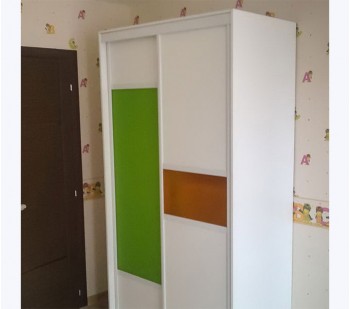 Белый шкаф купе в детскую комнату